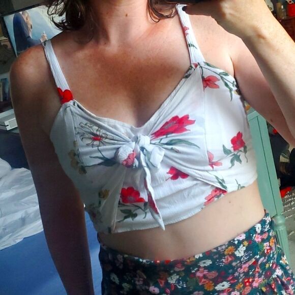Hollister Tops - Hollister Tie Front Floral Crop Top
